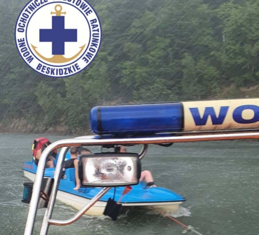 WOPR ratuje turystów nad Jeziorem Żywieckim