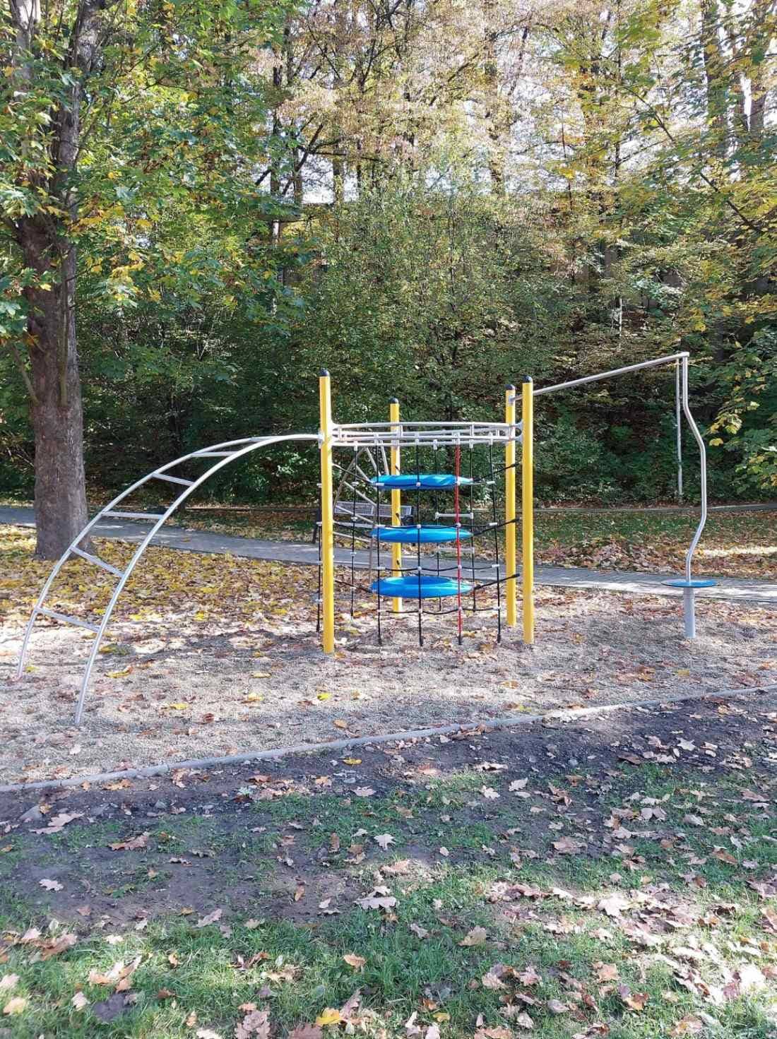Łękawica: nowe wyposażenie parku oddane do użytku
