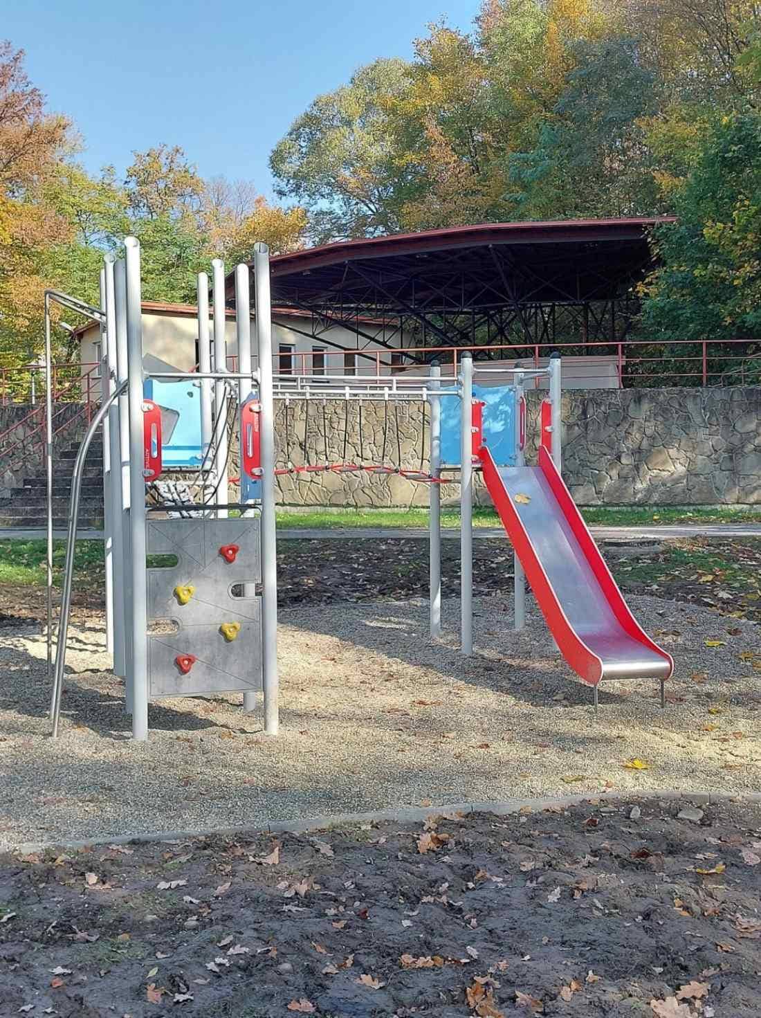 Łękawica: nowe wyposażenie parku oddane do użytku
