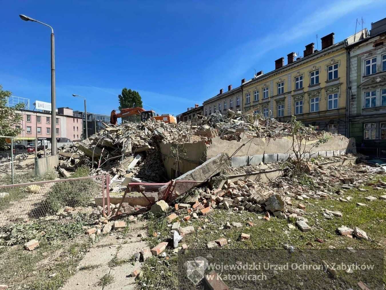 Nielegalne zburzenie zabytkowej kamienicy - wielka afera w Bielsku